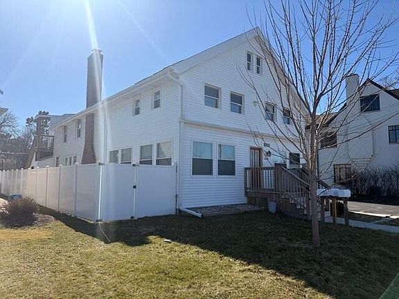 2nd image of 425 E Broadway