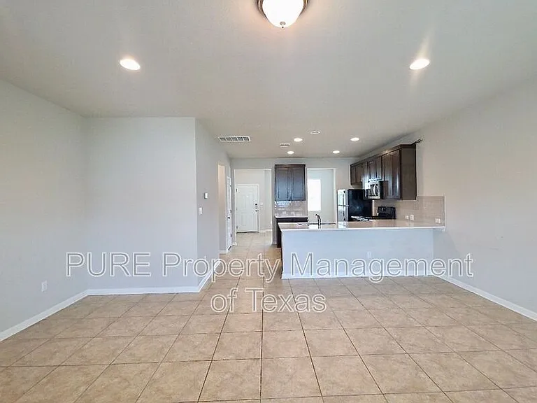 1721 Fountain Bridge Dr — Photo 9