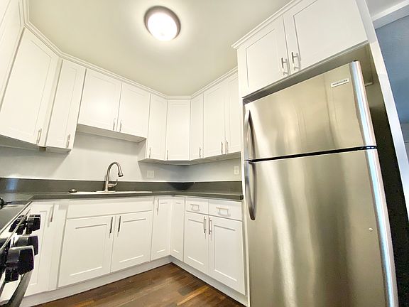 2nd image of 1256 Tamarind Ave #13
