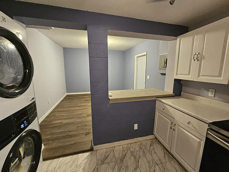 1617B Constantine St — Photo 4