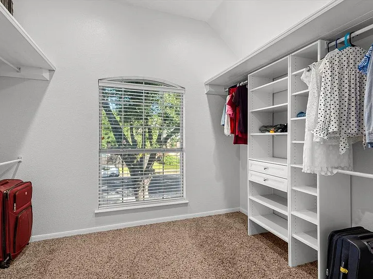 8503 Delavan Ave — Photo 35