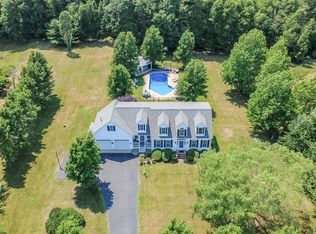 39 Nachaomet Rd, Lakeville, MA 02347