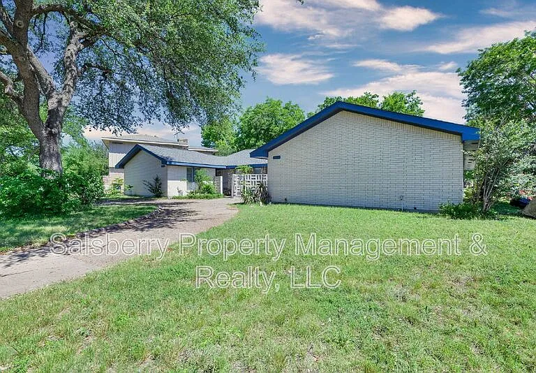4913 Westlake Dr — Photo 3