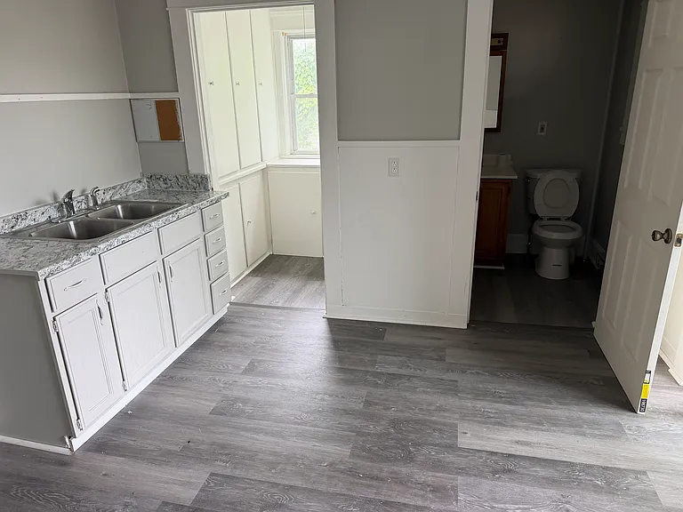 82 Carson Ave — Photo 7