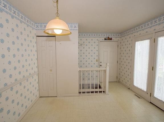 4th image of 818 E Broadway St