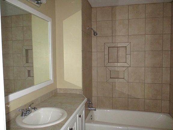 2nd image of 711 Bellevue St