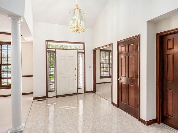 2nd image of 328 Ashmoore Cir E