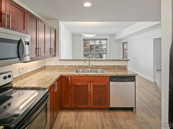 4th image of 253 10th Ave Unit 632