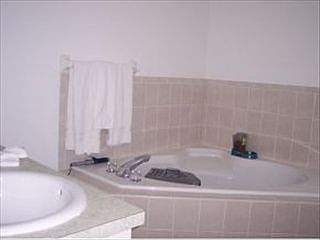 4th image of 2711 W Begonia Dr