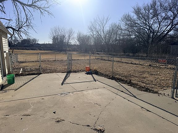 2nd image of 617 W Lincolnway Rd