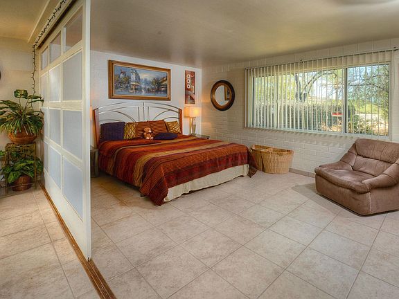 3rd image of 3424 E 2nd St #605ed0375