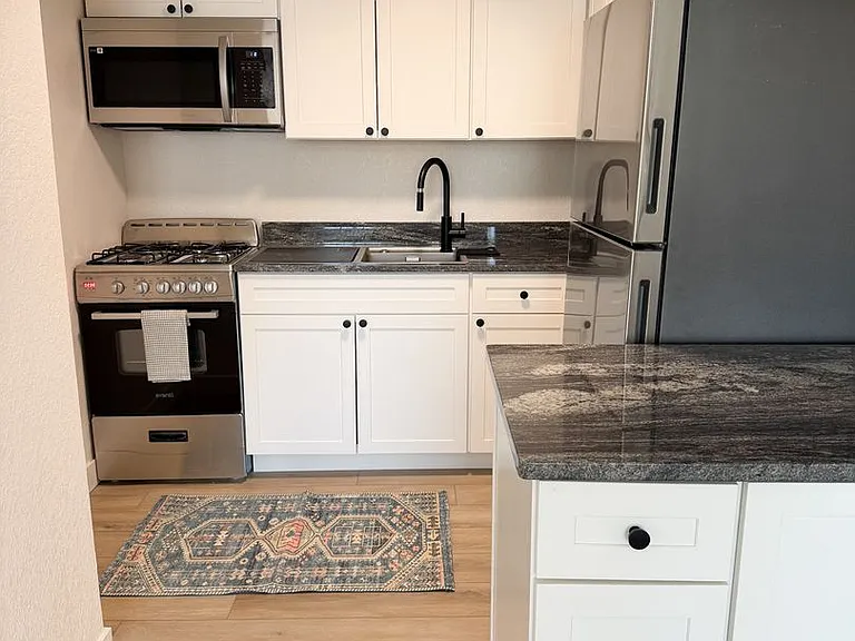 2526 N Clay St — Photo 10