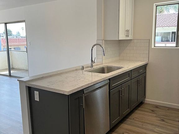 5th image of 18521 Prairie St #218