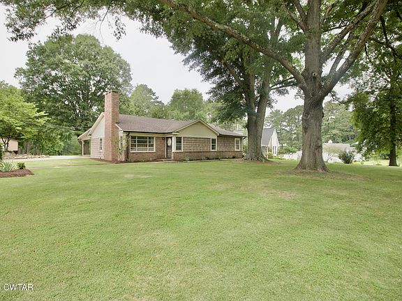 3rd image of 409 Honeysuckle Ln