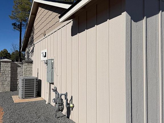3rd image of 281 White Fir Ln