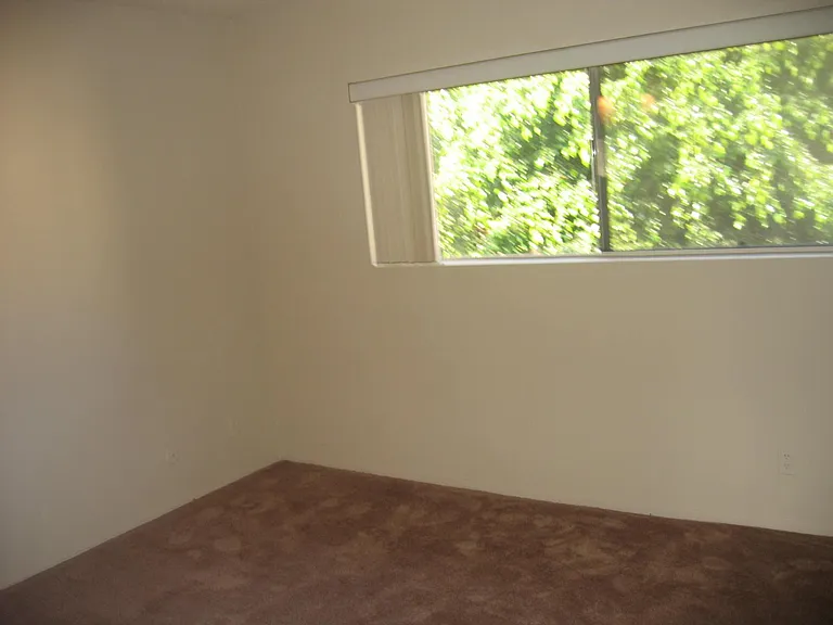 119 W Live Oak St #G — Photo 11