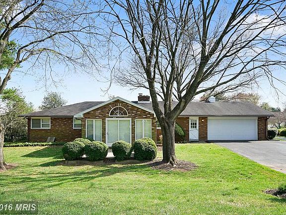 2nd image of 8905 Garfield Dr