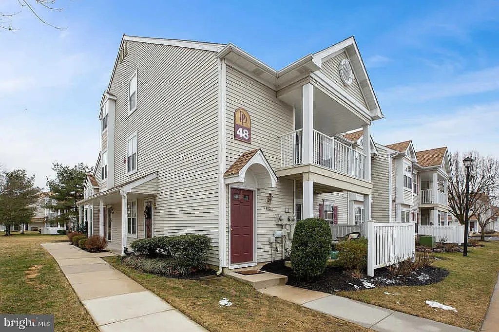 2 bed, 944 sqft, $2,350 — Photo 1