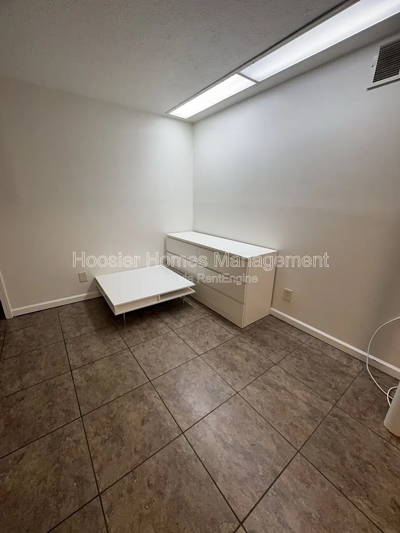 Building Photo - 770 E 61st St #7