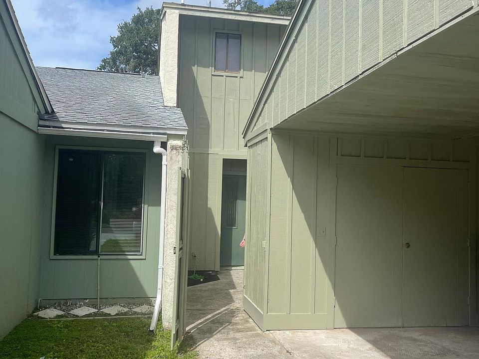 1st image of 12 Saint Andrews Ct