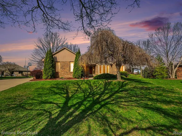 422 Parkland Ct, Rochester Hills, MI 48307