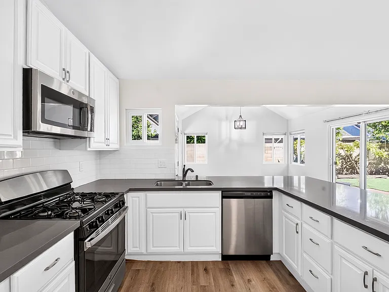 1760 N Rutherford St — Photo 14