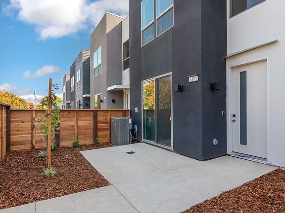 3rd image of 6105 Bridgecross Dr