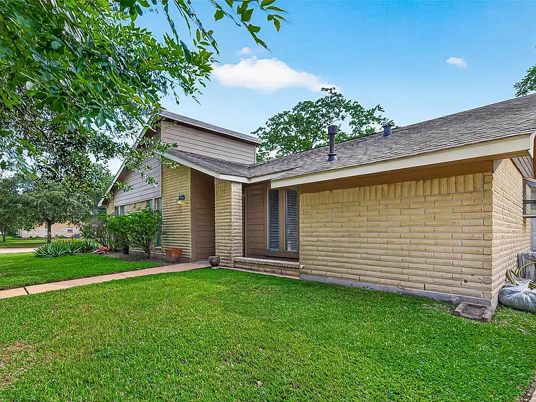 7403 Shady Vale Ln — Photo 4