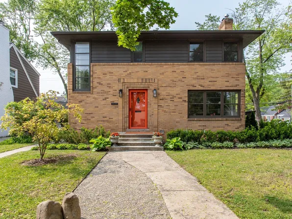 10155 Elgin Ave, Huntington Woods, MI 48070