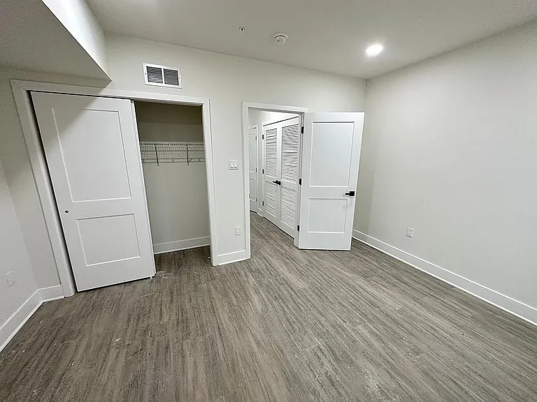 2520 E Tioga St — Photo 12