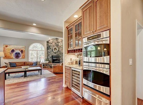 5th image of 1581 Blakcomb Ct