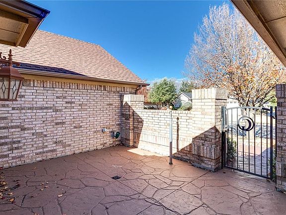 4th image of 11309 Brandon Dr