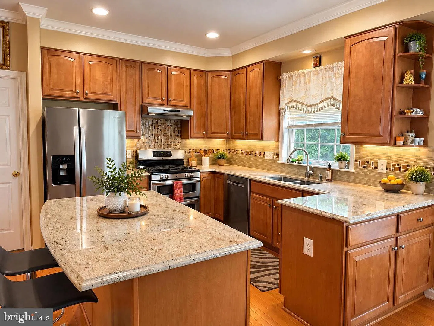 4 bed, 4.0 bath, 2842 sqft, $3,750 — Photo 4