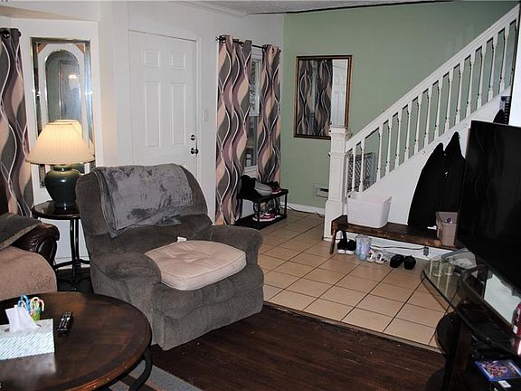 3rd image of 4111 Woburn Ave