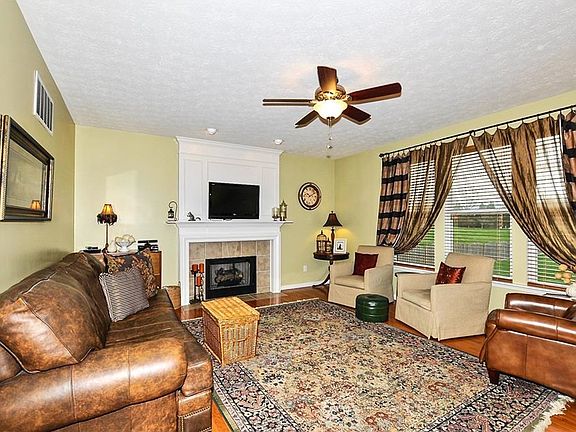 3rd image of 16414 Lakeville Xing