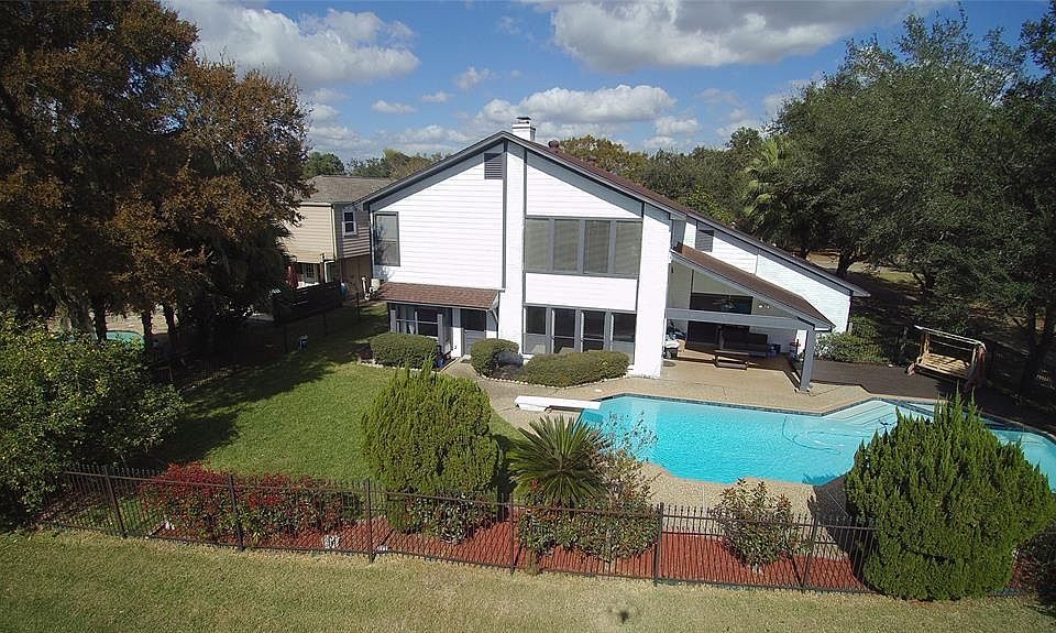 1st image of 3210 La Quinta Dr