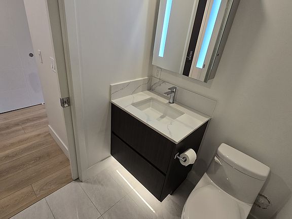 4th image of 333 Carrall St #404