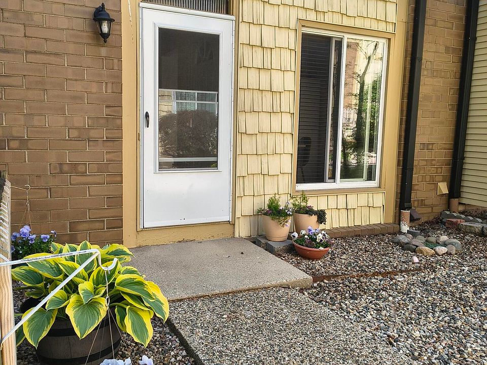 1st image of 2714 Birchcrest Dr SE