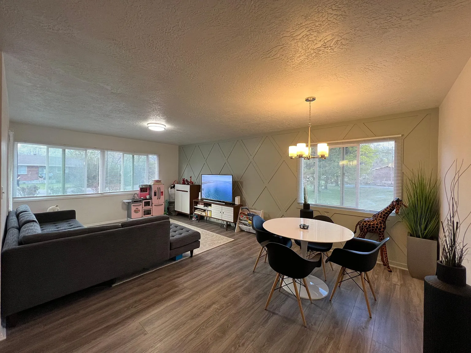3 bed, 1450 sqft, $1,990 — Photo 1