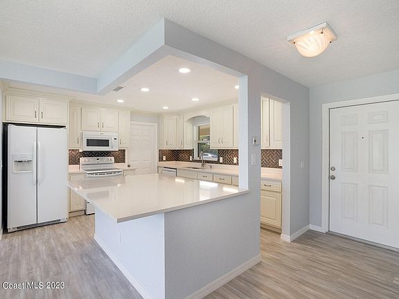 2nd image of 330 Surfspray Dr