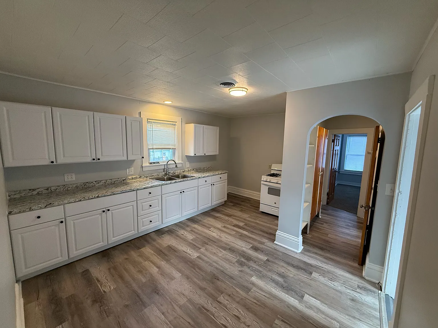 3 bed, 900 sqft, $950 — Photo 4