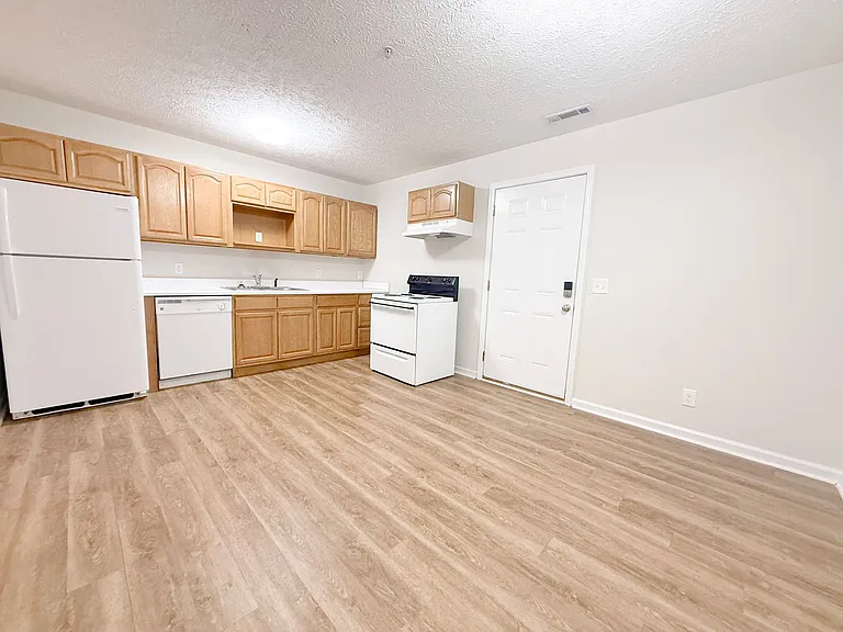 1320 Carolina Ave — Photo 7
