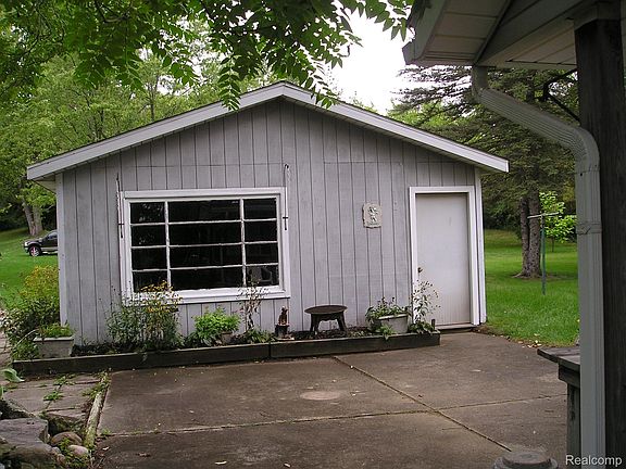 2nd image of 855 N Van Dyke Rd