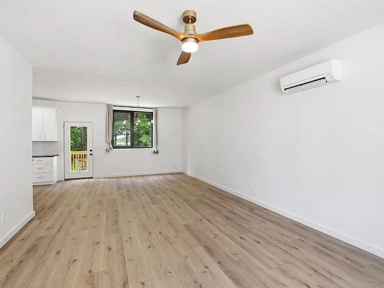 427 Ankara Ct — Photo 8
