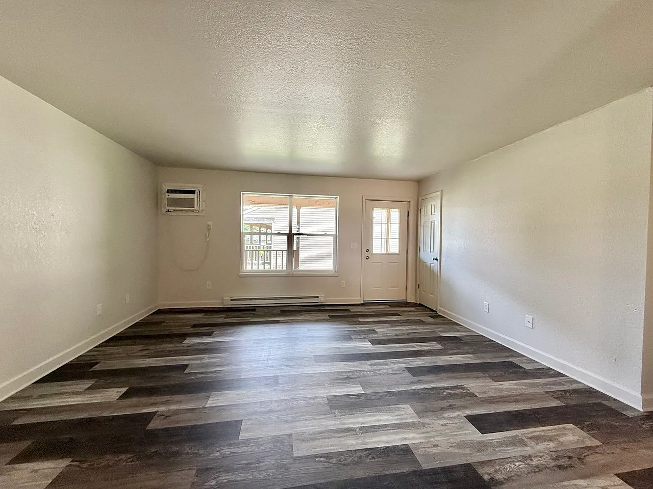 2 bed, 832 sqft, $900 — Photo 2