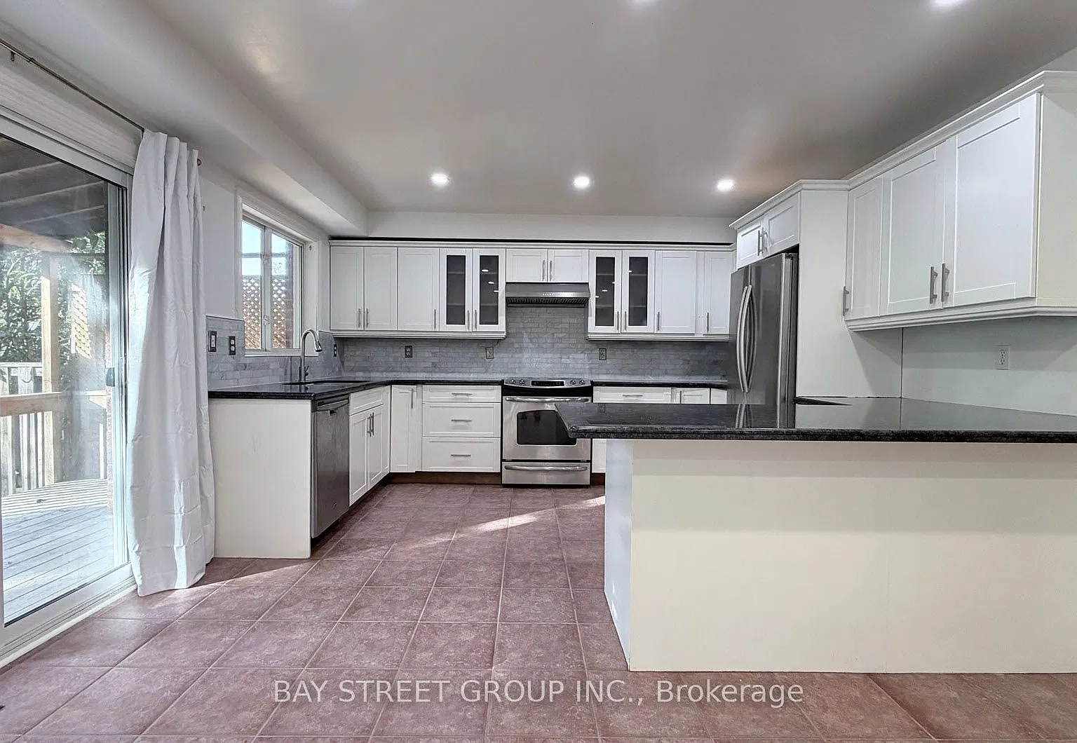 4 bed, $2,950 — Photo 4