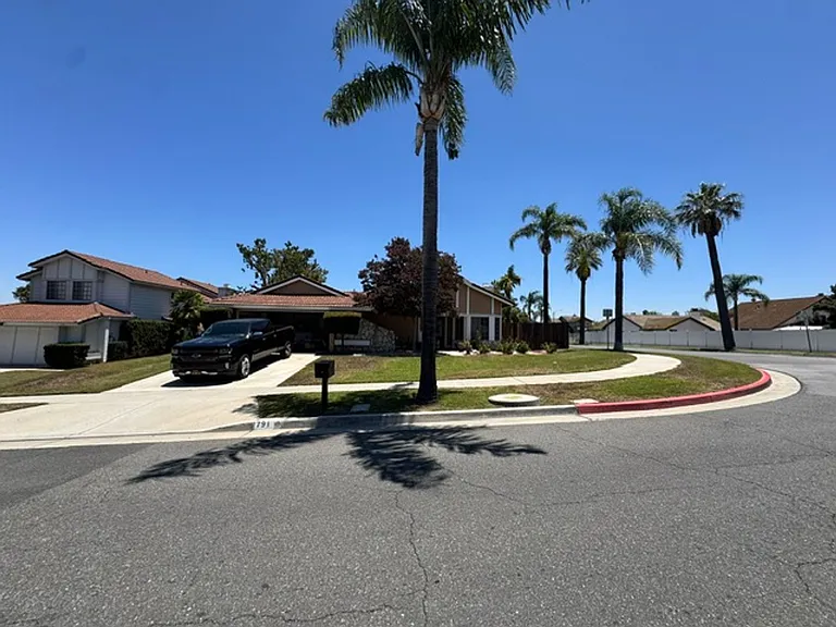 791 Kingfisher Ct — Photo 1