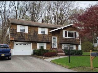 7 Blueberry Ln, Stockholm, NJ 07460
