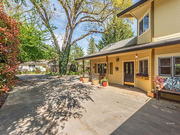 5th image of 425 Mountain View St