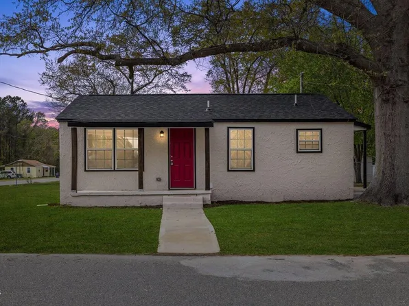 601 Temple St, Selma, NC 27576